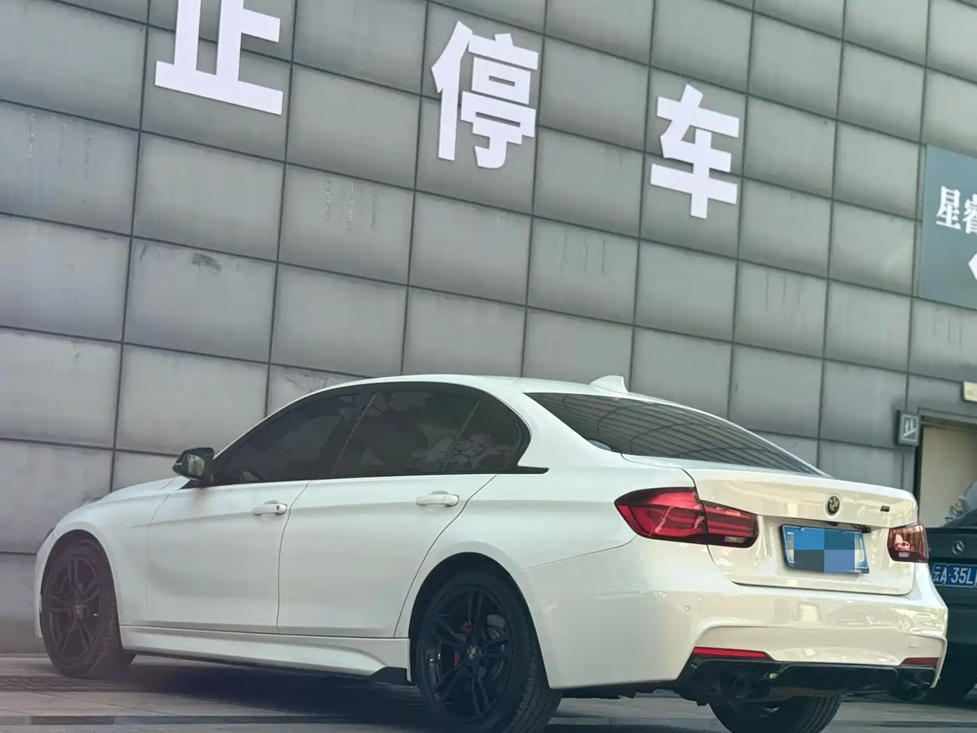 BMW 3 Series 2019 320Li M Sport Black Night Edition фото 26