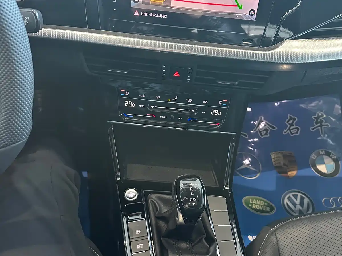 Volkswagen Passat 2025 Outstanding 380TSI Starlight Dragon Soaring Edition фото 15