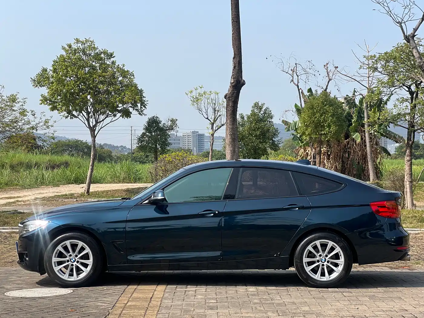 BMW 3 Series GT 2013 Model 320i Leading фото 4