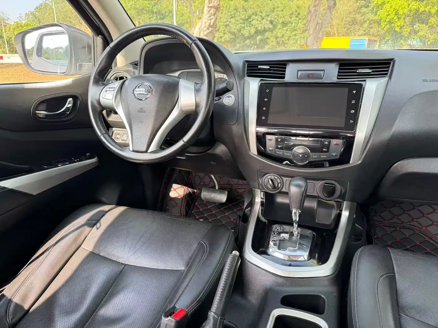 Nissan Navara 2021 2.5L Automatic 4WD Premium QR25 фото 18