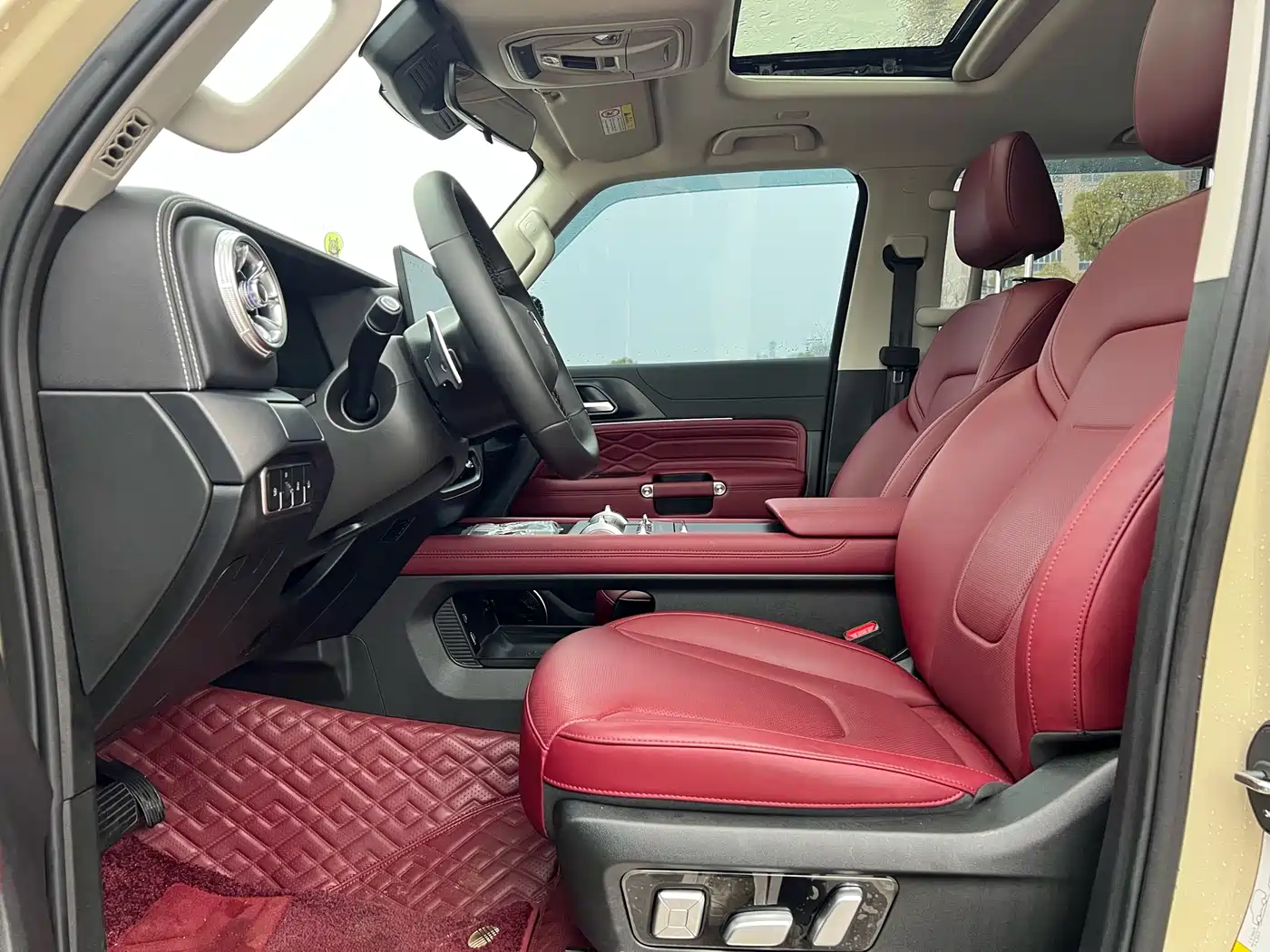 TANK TANK 300 NEW ENERGY