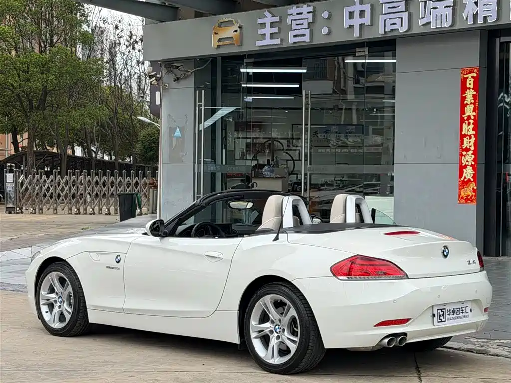 BMW Z4 2010 sDrive30i Leading Model фото 4