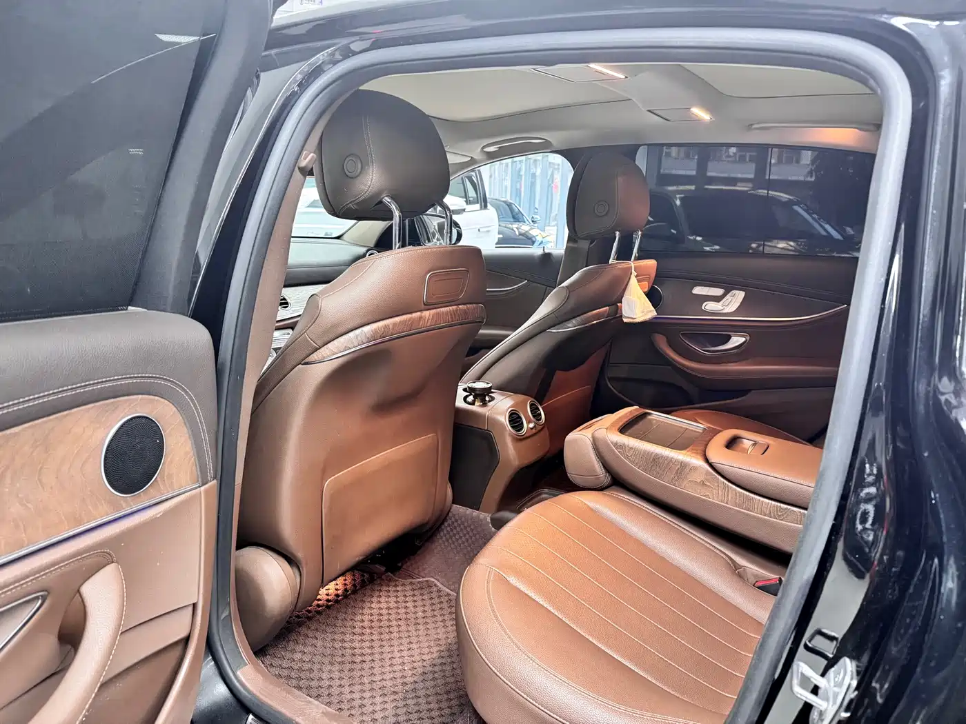 Mercedes-Benz E-Class 2018 E 300 L Luxury фото 5
