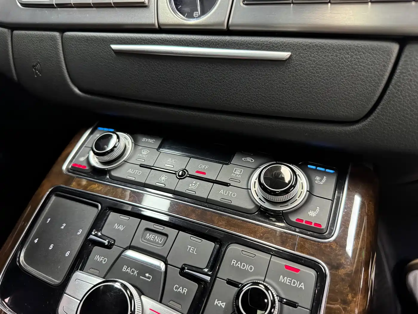Audi A8 2014 A8L 45 TFSI quattro Luxury фото 29