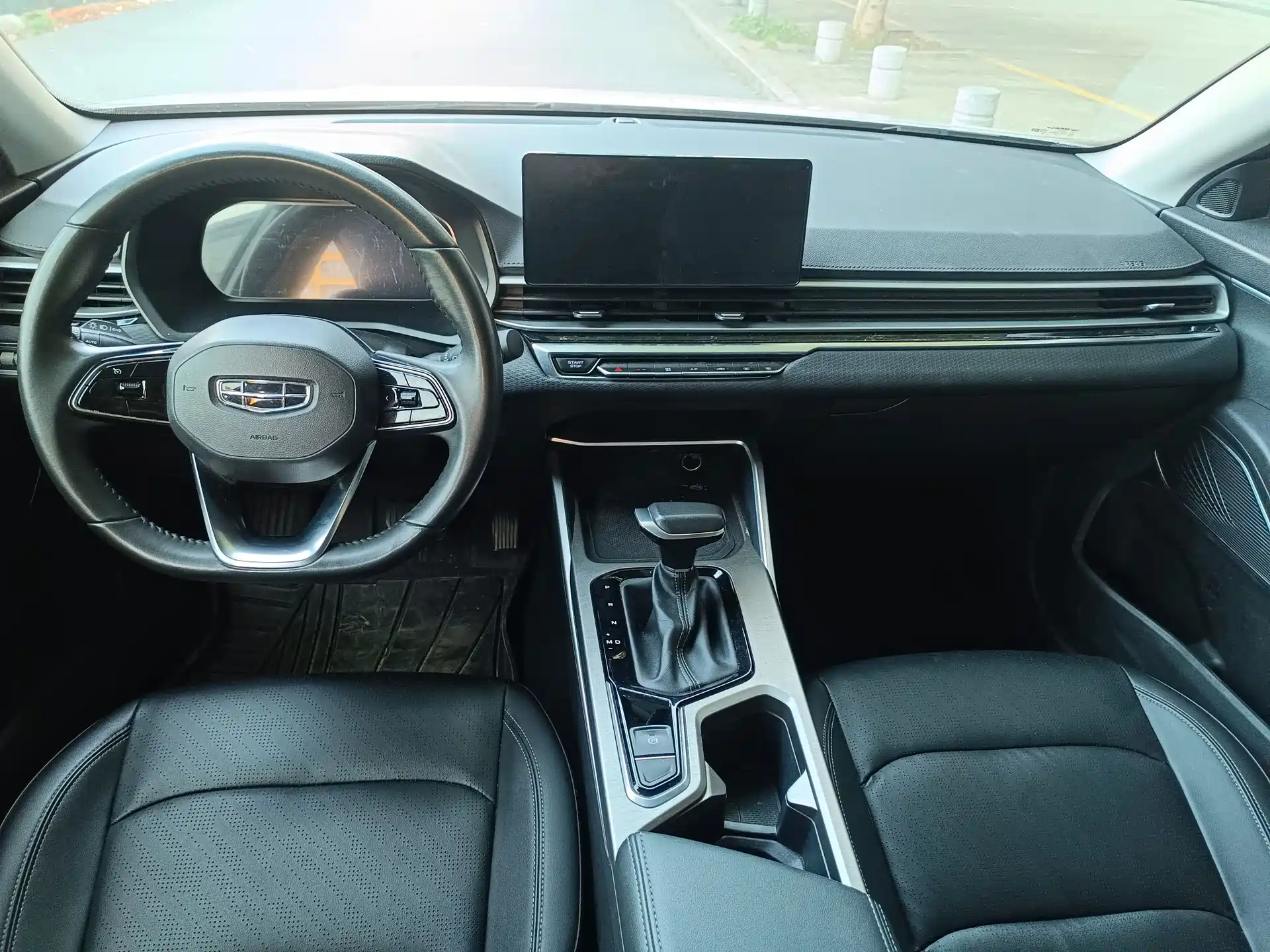 Фото 8 - Geely Emgrand