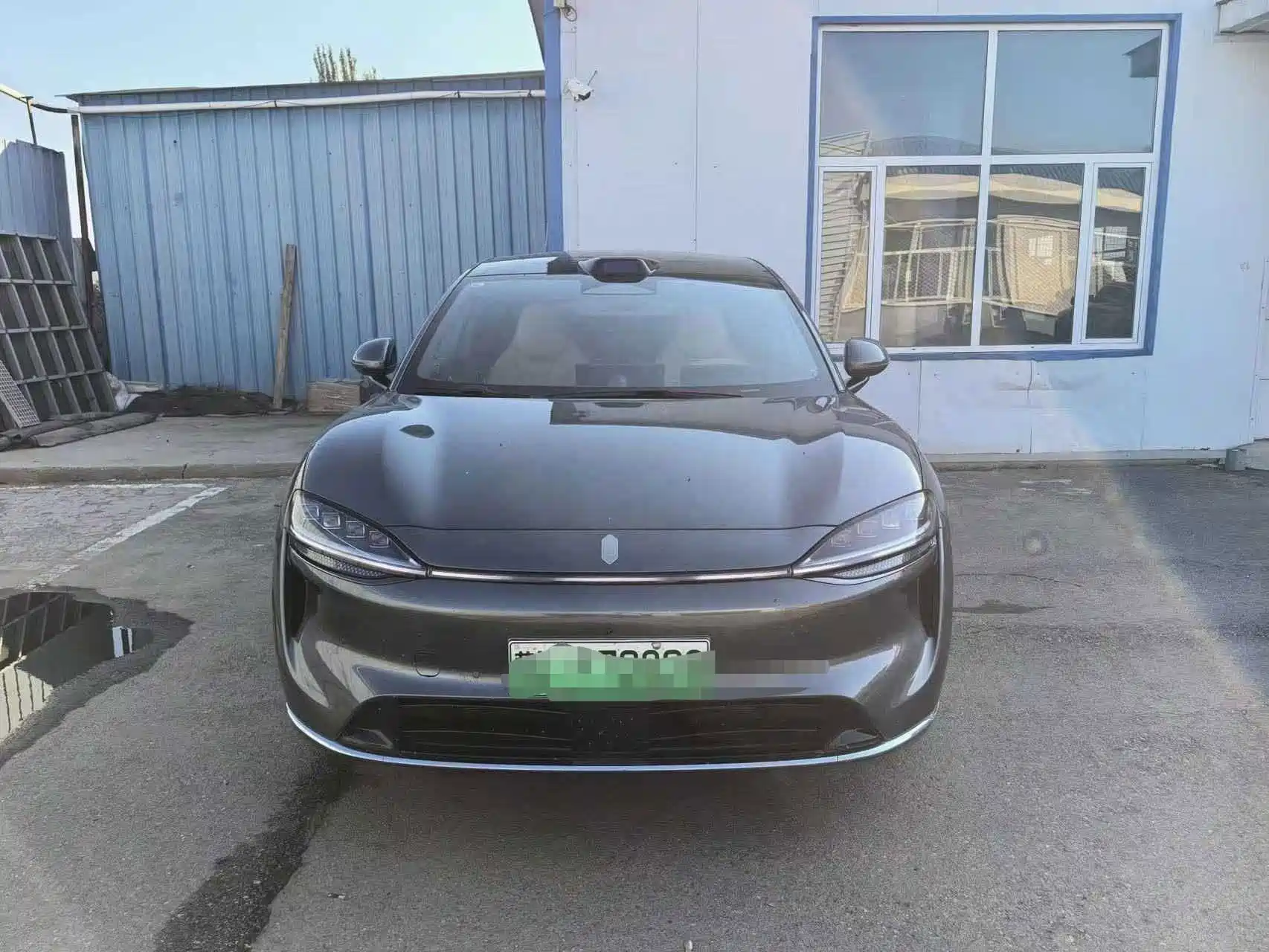 Photo 2 - Zhijie Luxeed R7