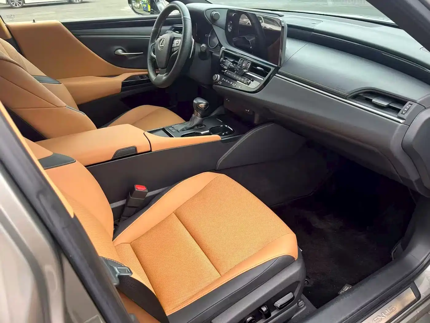 Lexus ES 2022 200 Excellence Edition фото 4