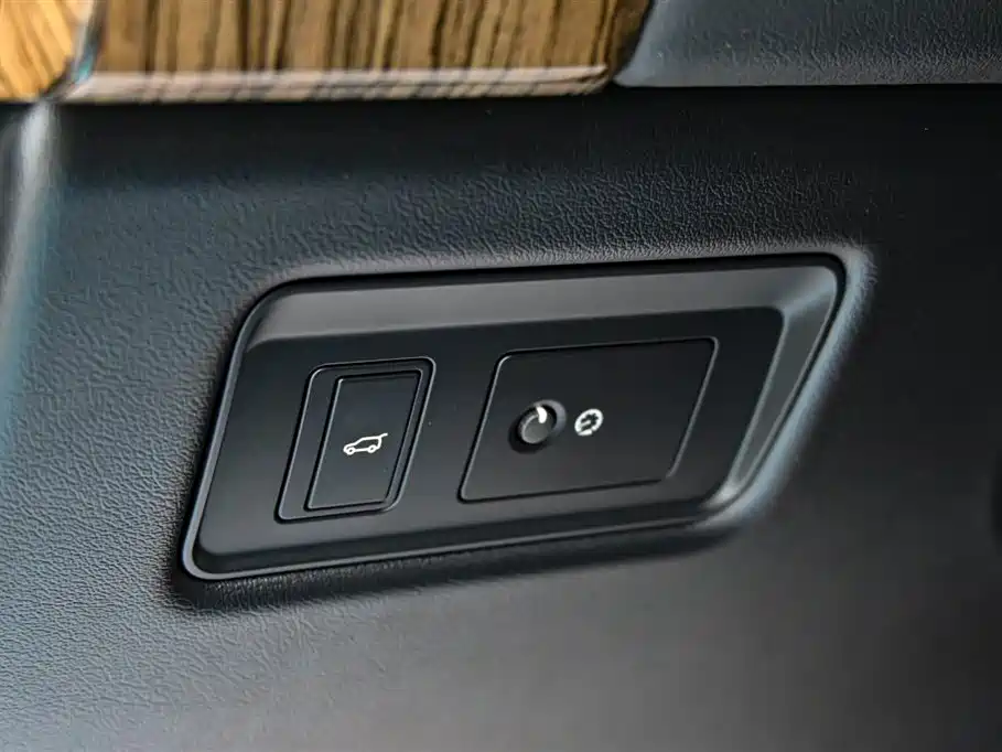 Land Rover Range Rover 2019 3.0 SCV6 Heritage Edition фото 25