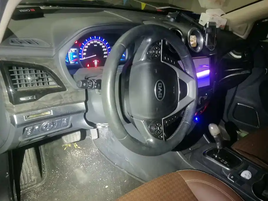 BYD S7 2017 2016 2.0T Automatic Premium Model