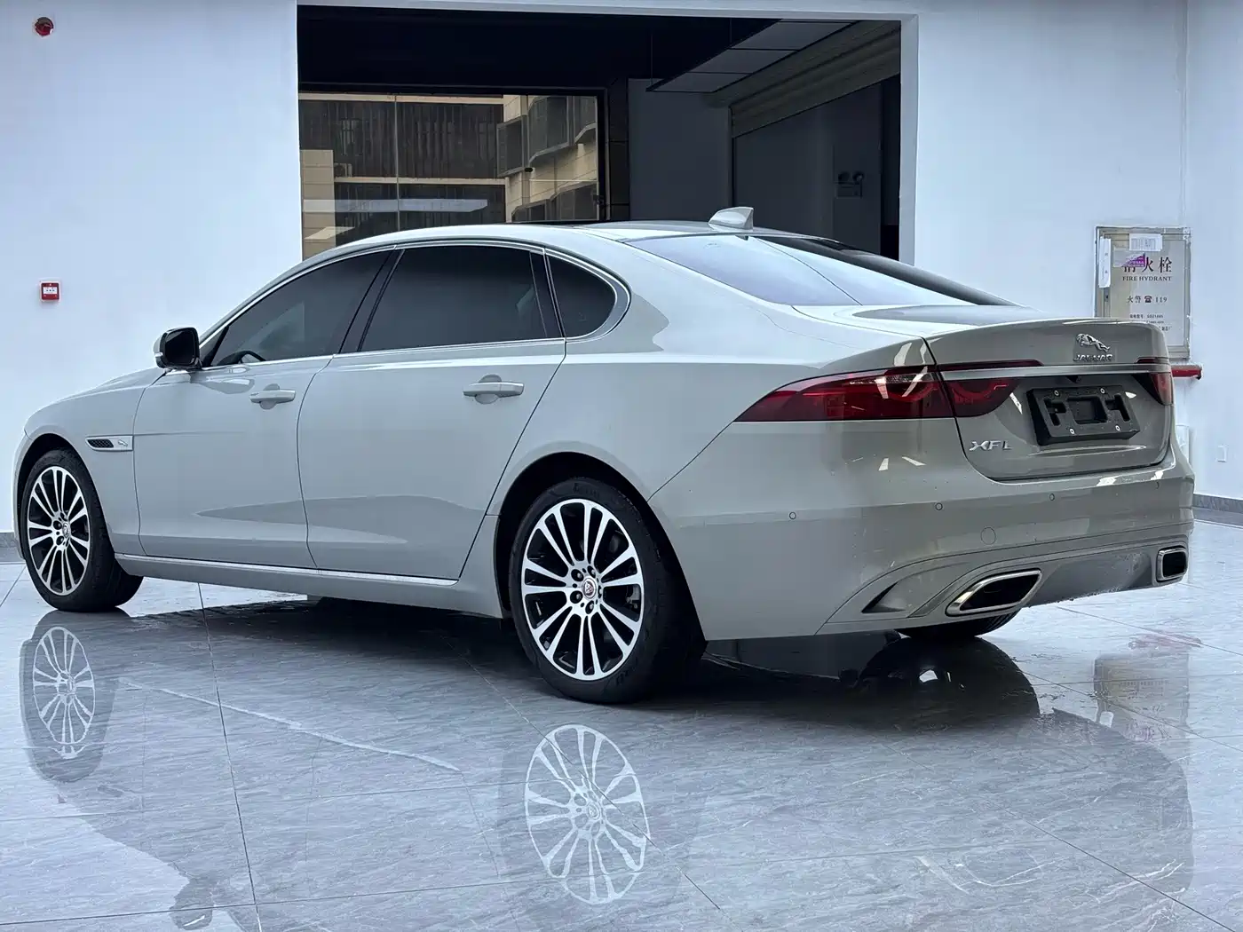 Jaguar XFL 2026 2025 2.0T P250 FWD Luxury Edition