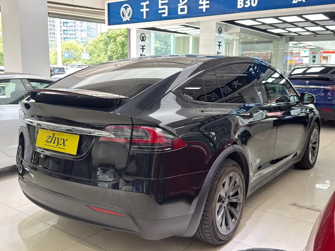 Фото 10 - Tesla Model X
