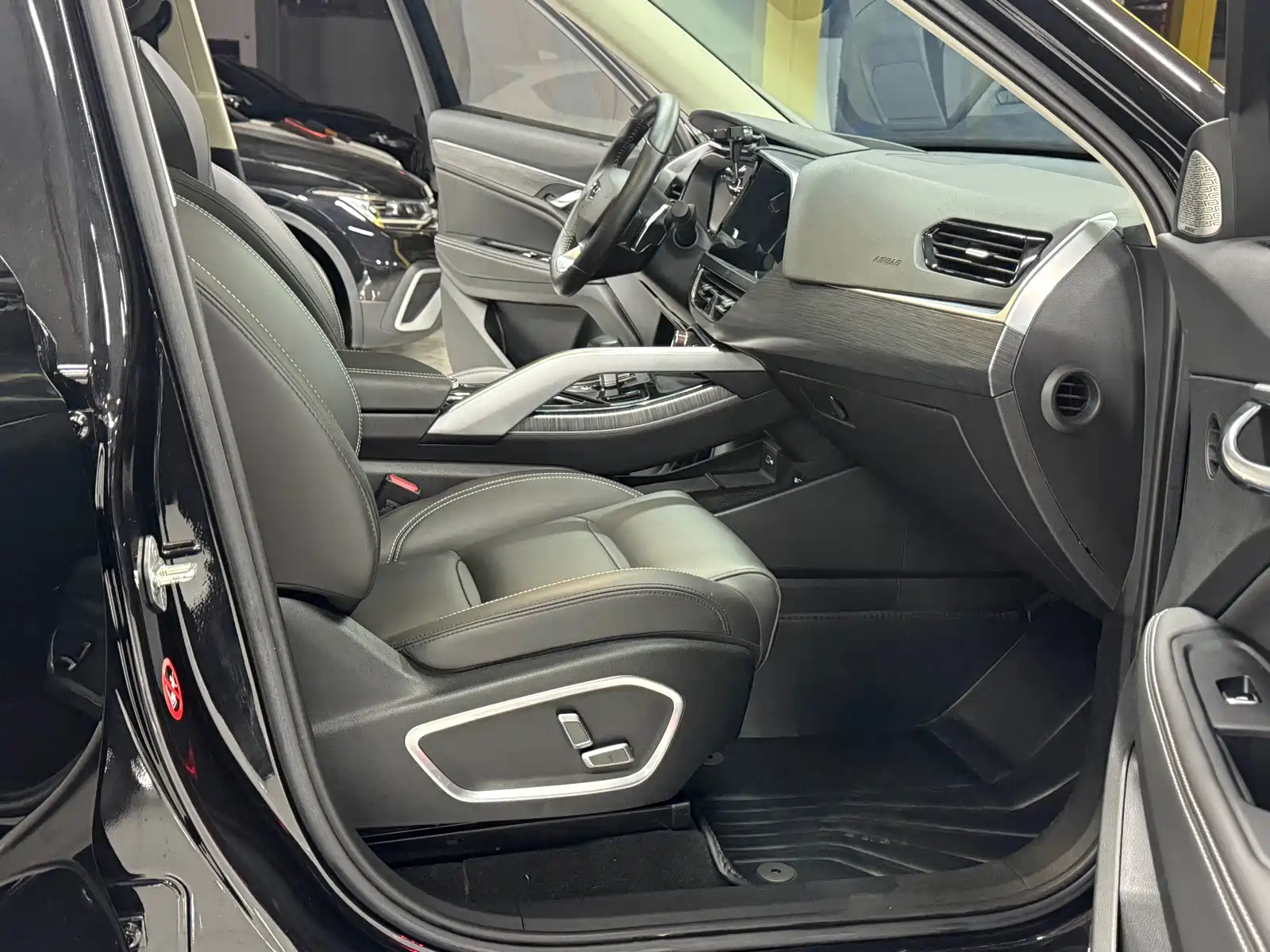Photo 7 - Geely Tugella