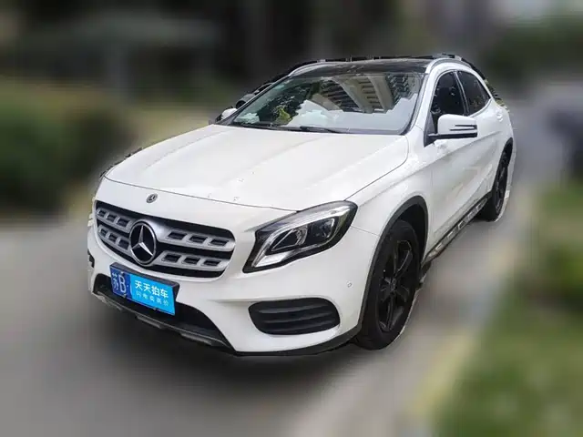 Mercedes-Benz GLA 2018 GLA 200 Dynamic — фото 1