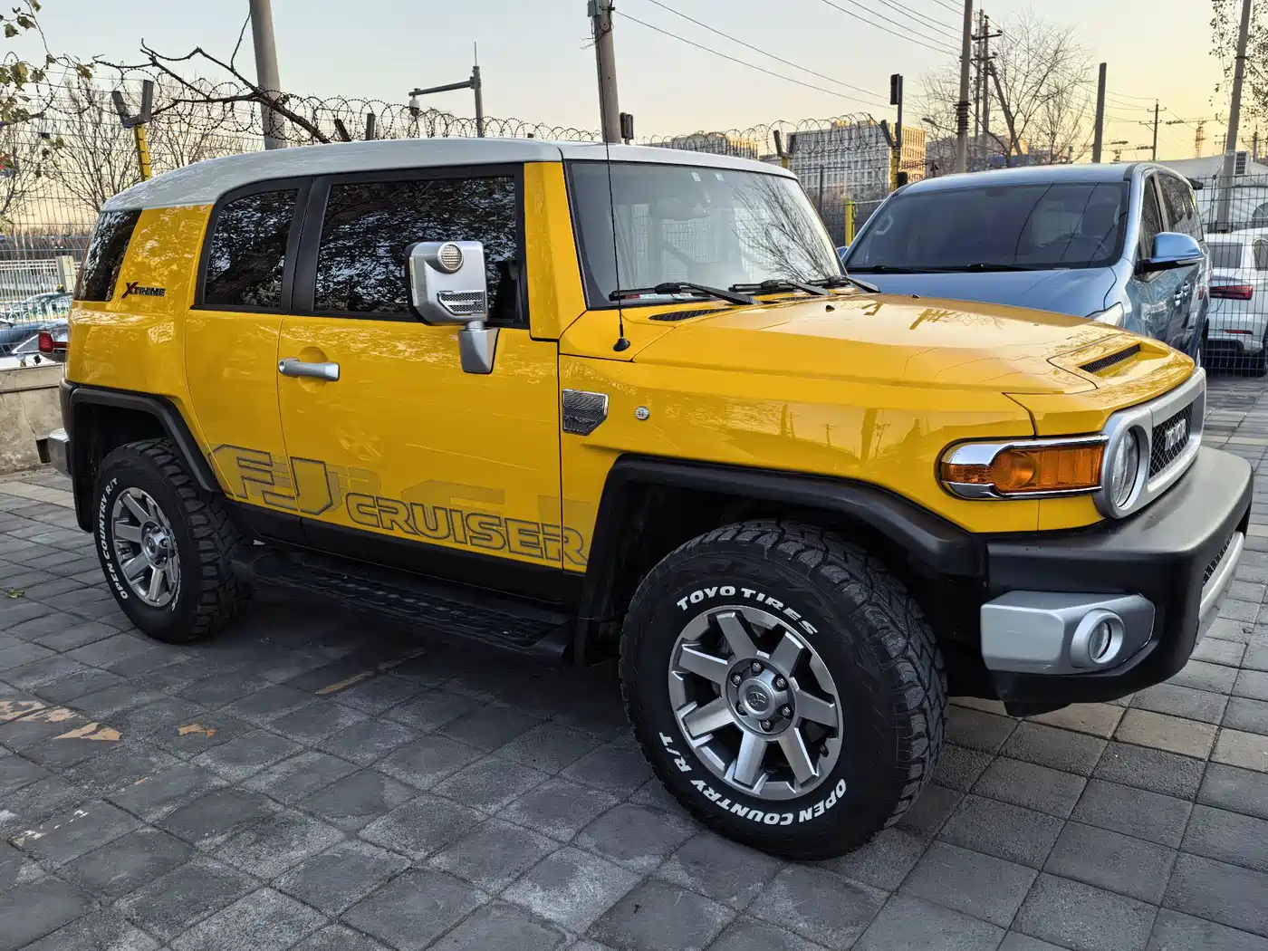 Toyota FJ Cruiser 2013 4.0L фото 3
