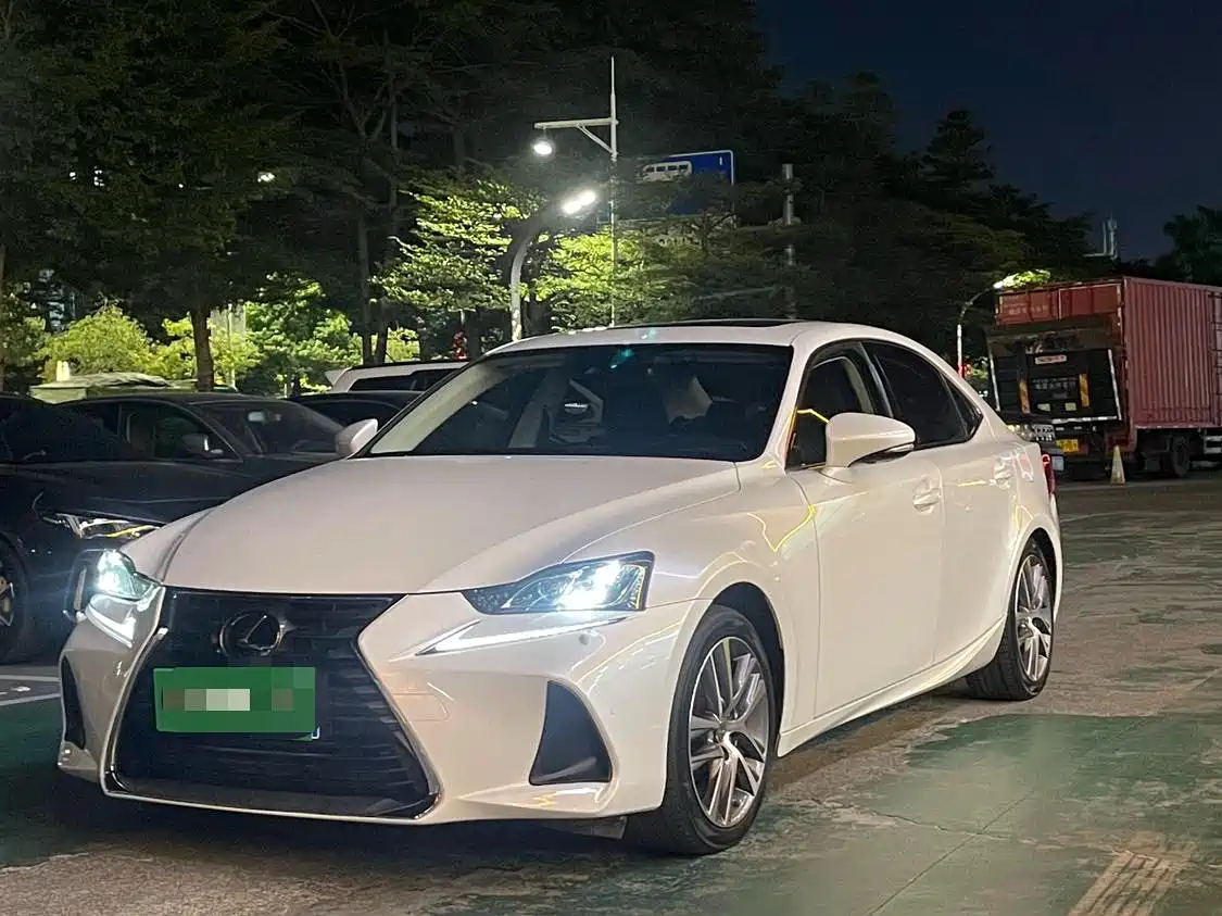 Photo 1 - Lexus IS