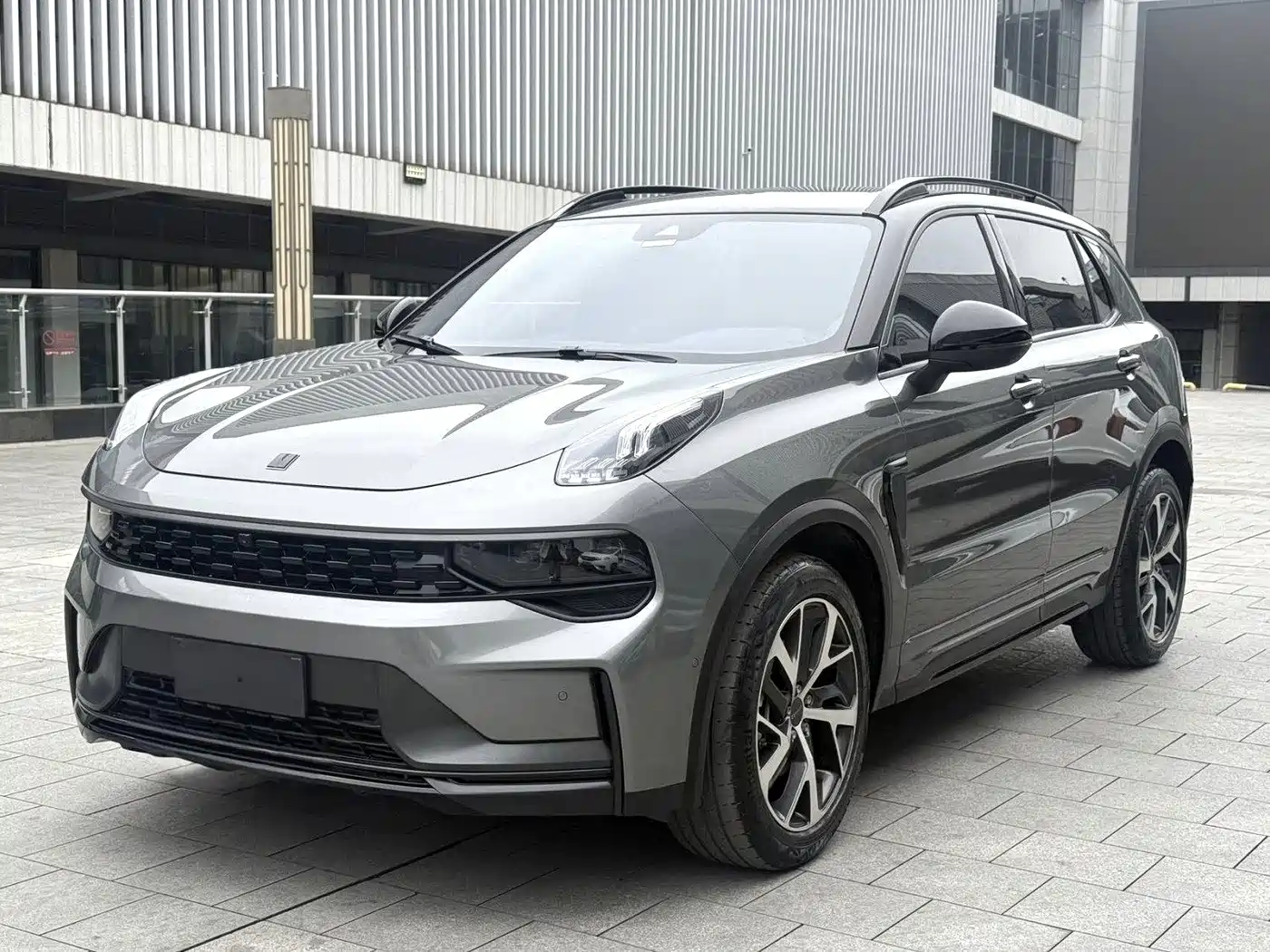 Lynk & Co 01