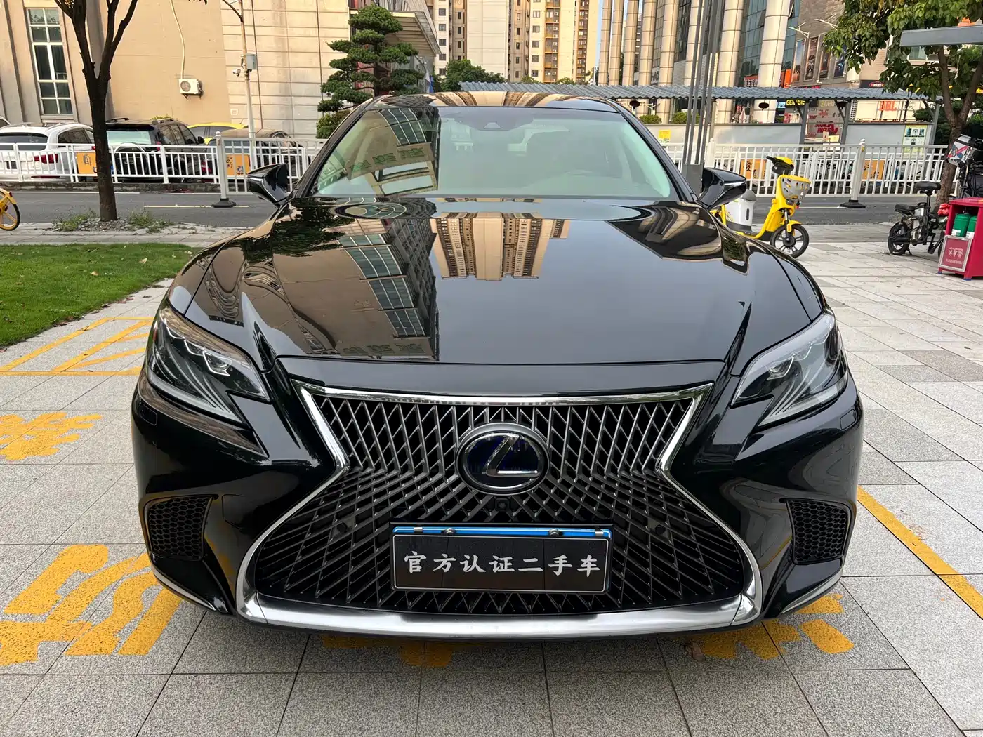Фото 3 - Lexus LS