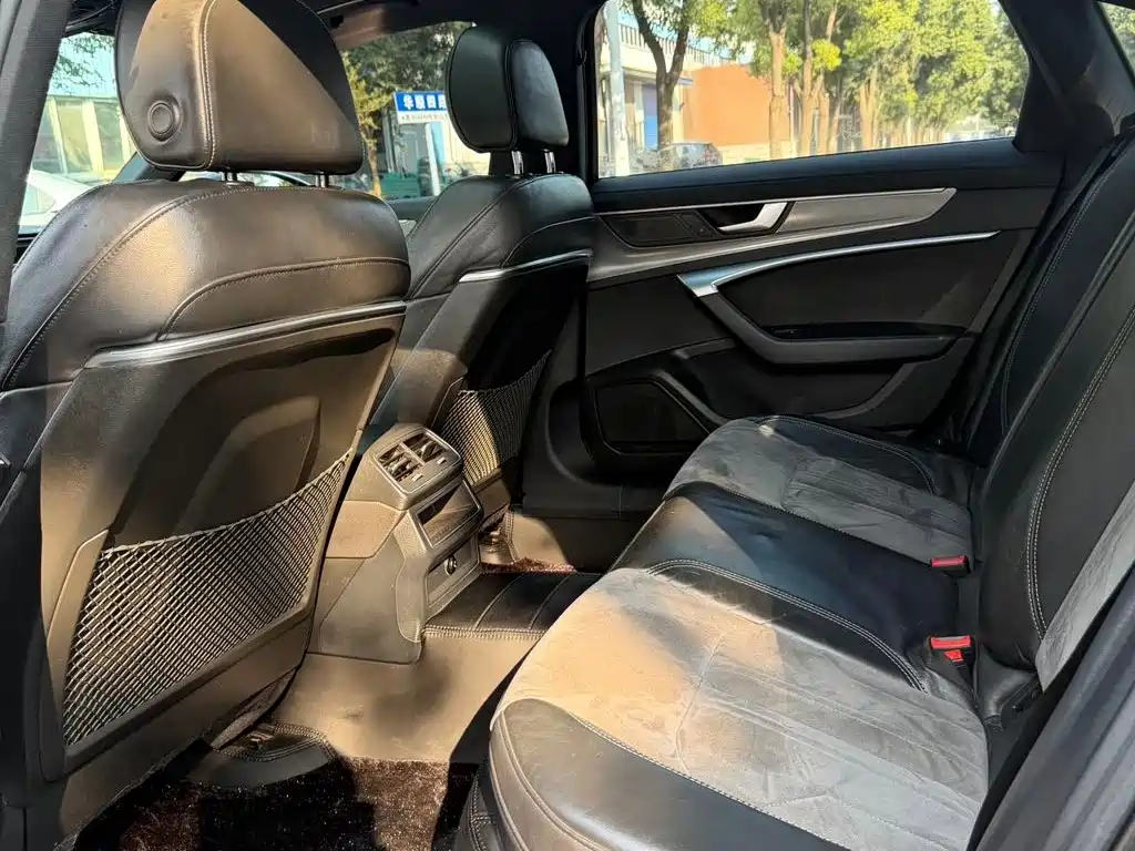 Фото 6 - Audi A6L