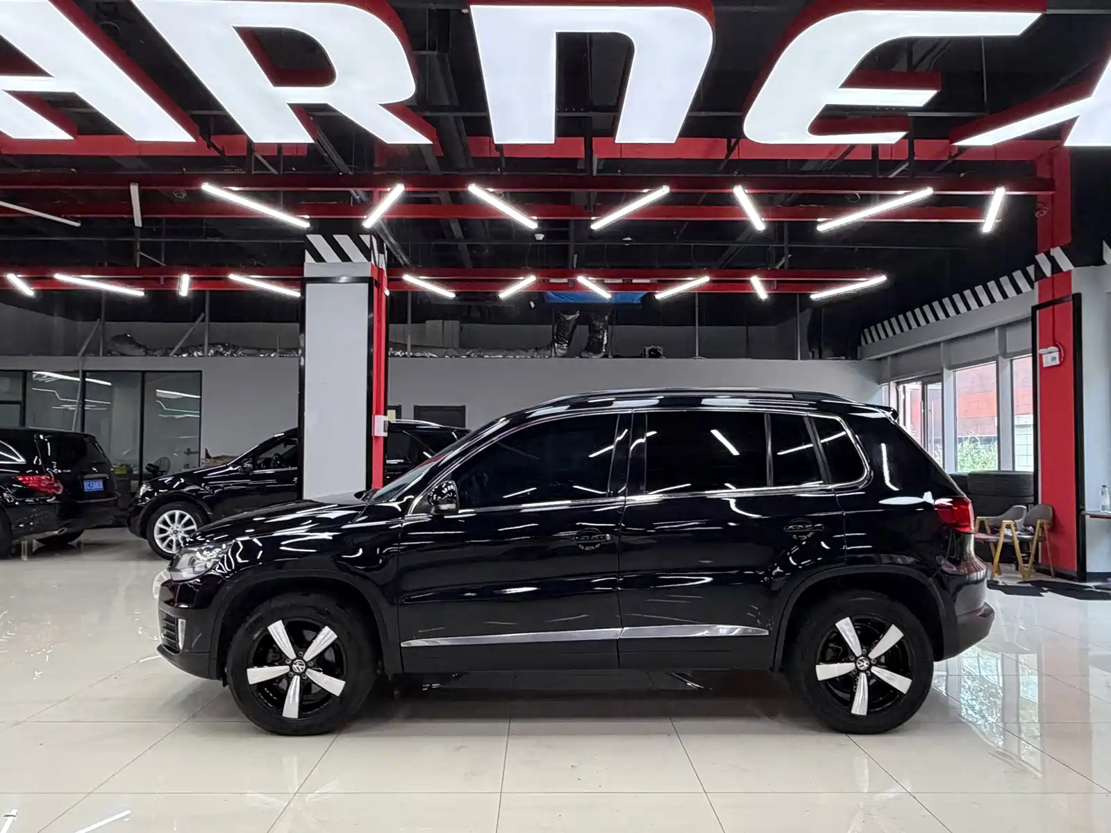Фото 8 - Volkswagen Tiguan