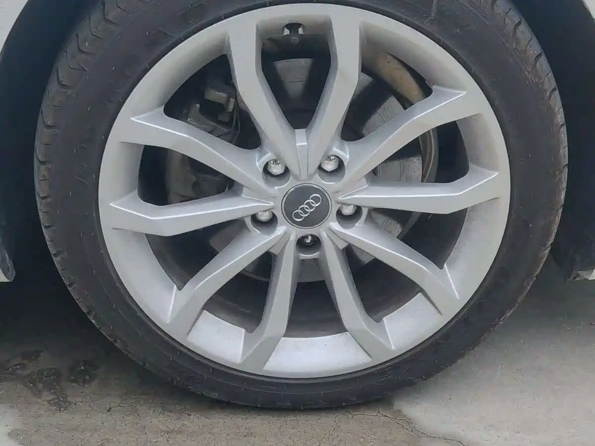 Фото 7 - Audi A4L