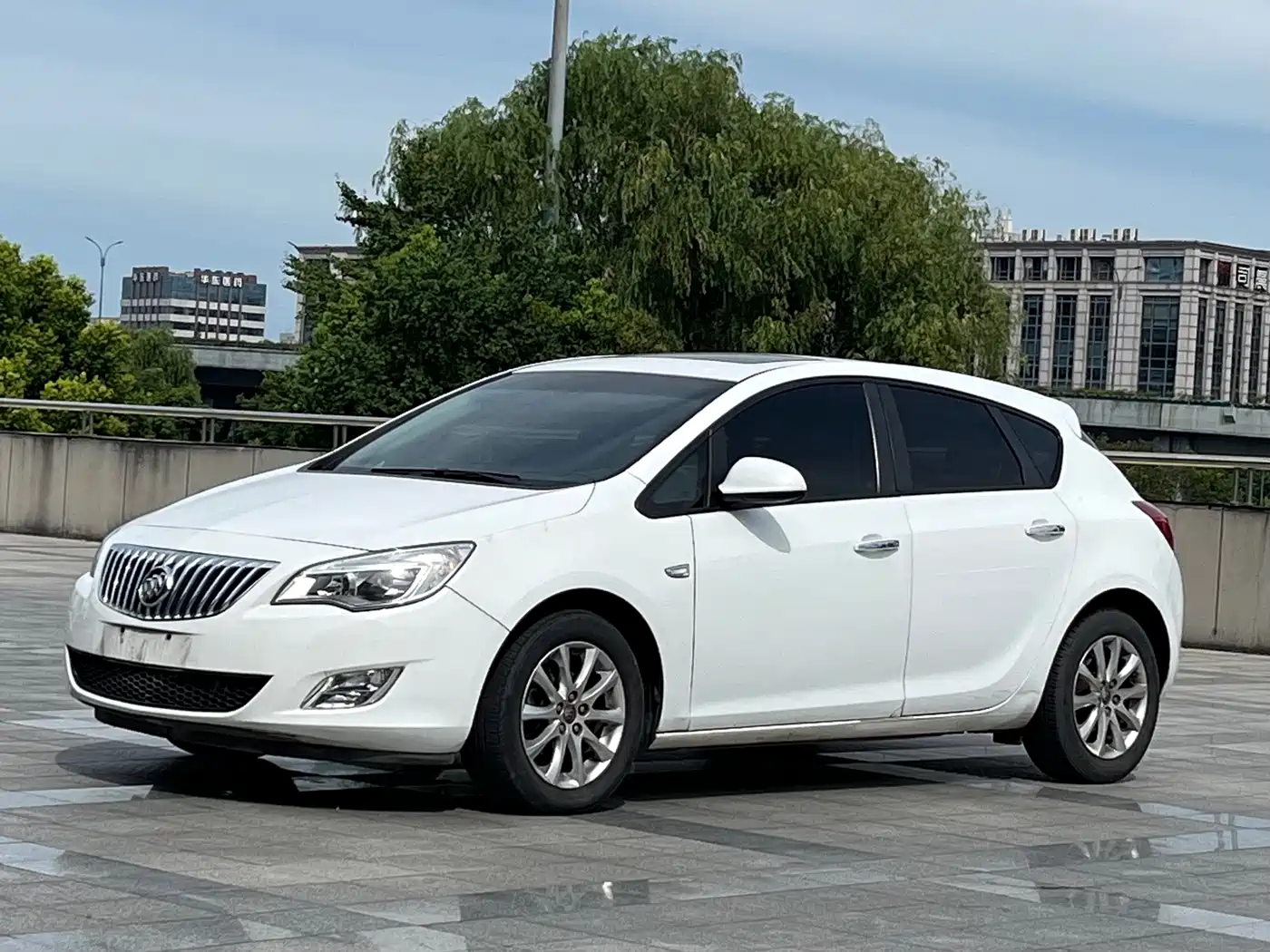 Photo 1 - Buick Excelle