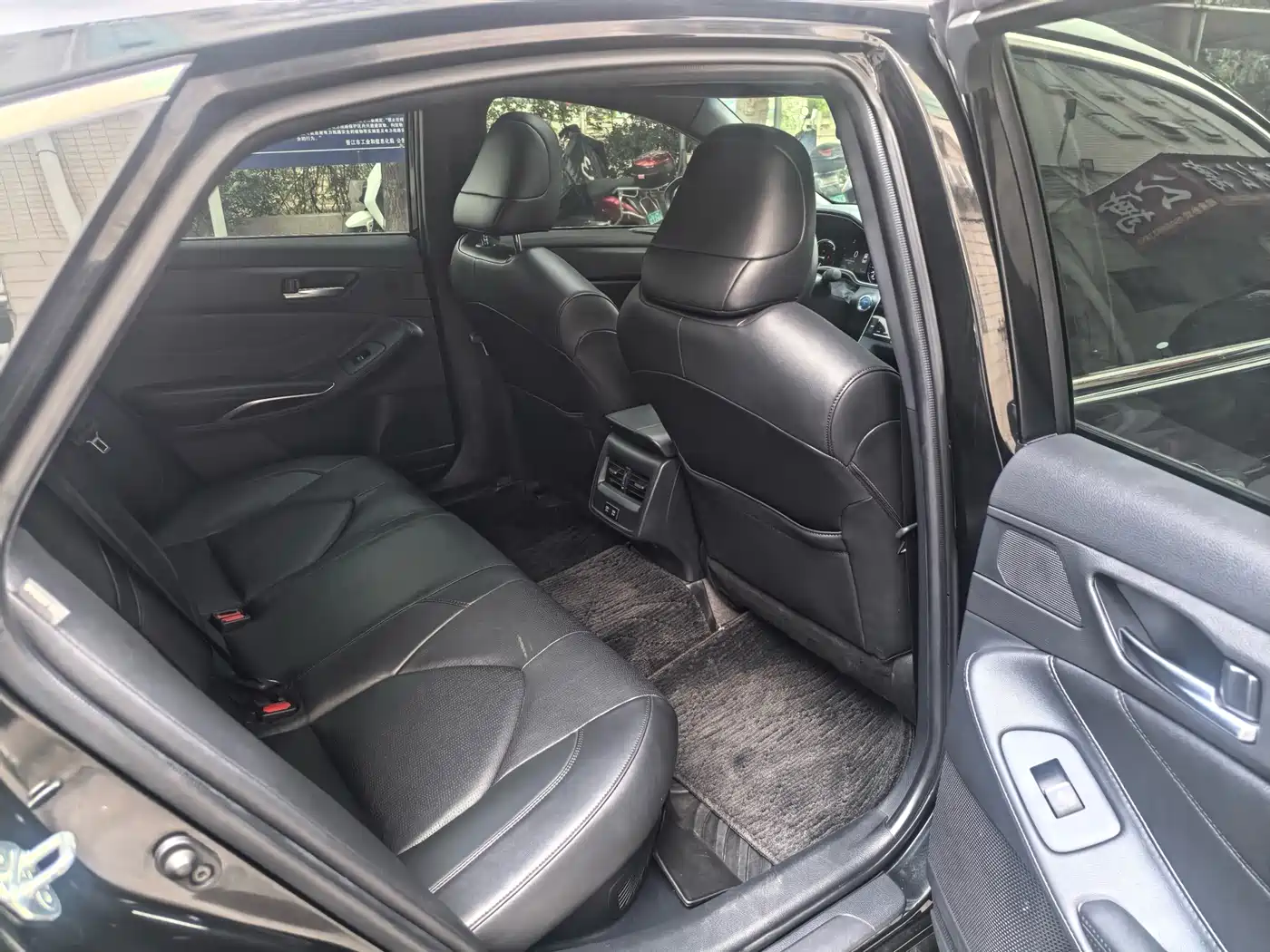 Toyota Avalon 2019 Hybrid 2.5L Luxury Edition China V фото 5