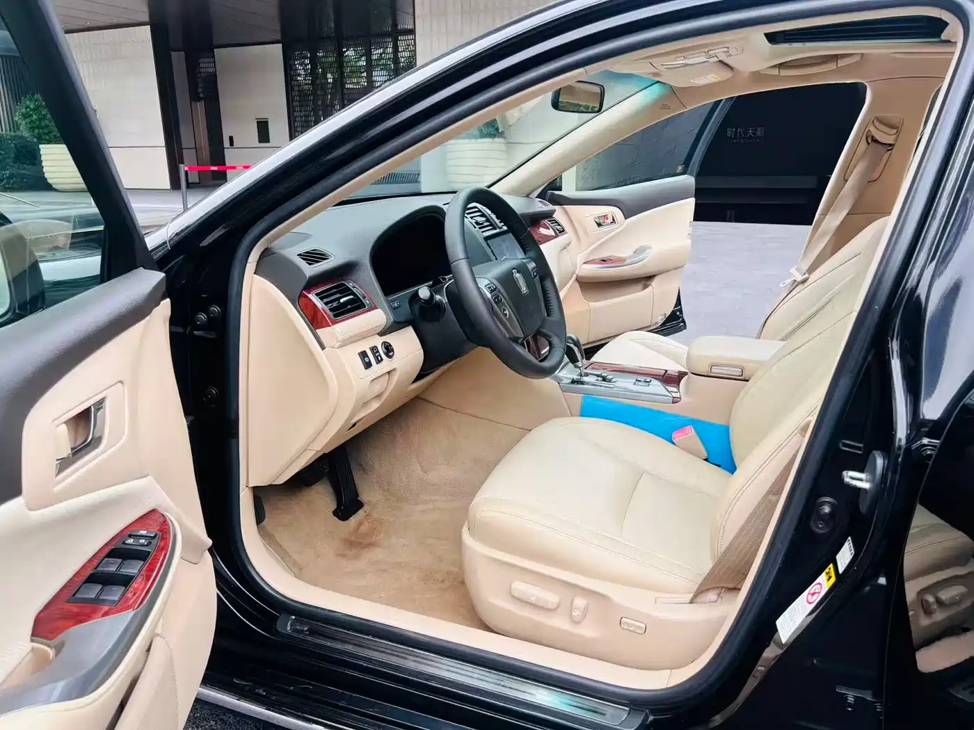 Toyota Crown 2012 2.5L Royal Leather Edition фото 4
