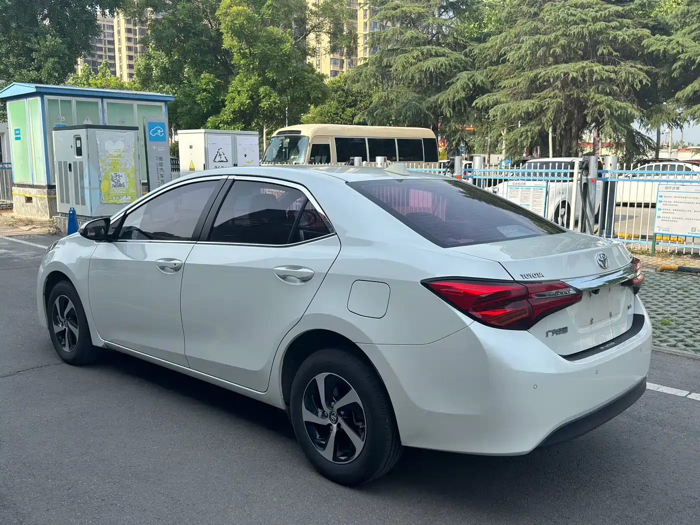 Toyota Levin 2017 Facelift 185T CVT Elite (China V) фото 8