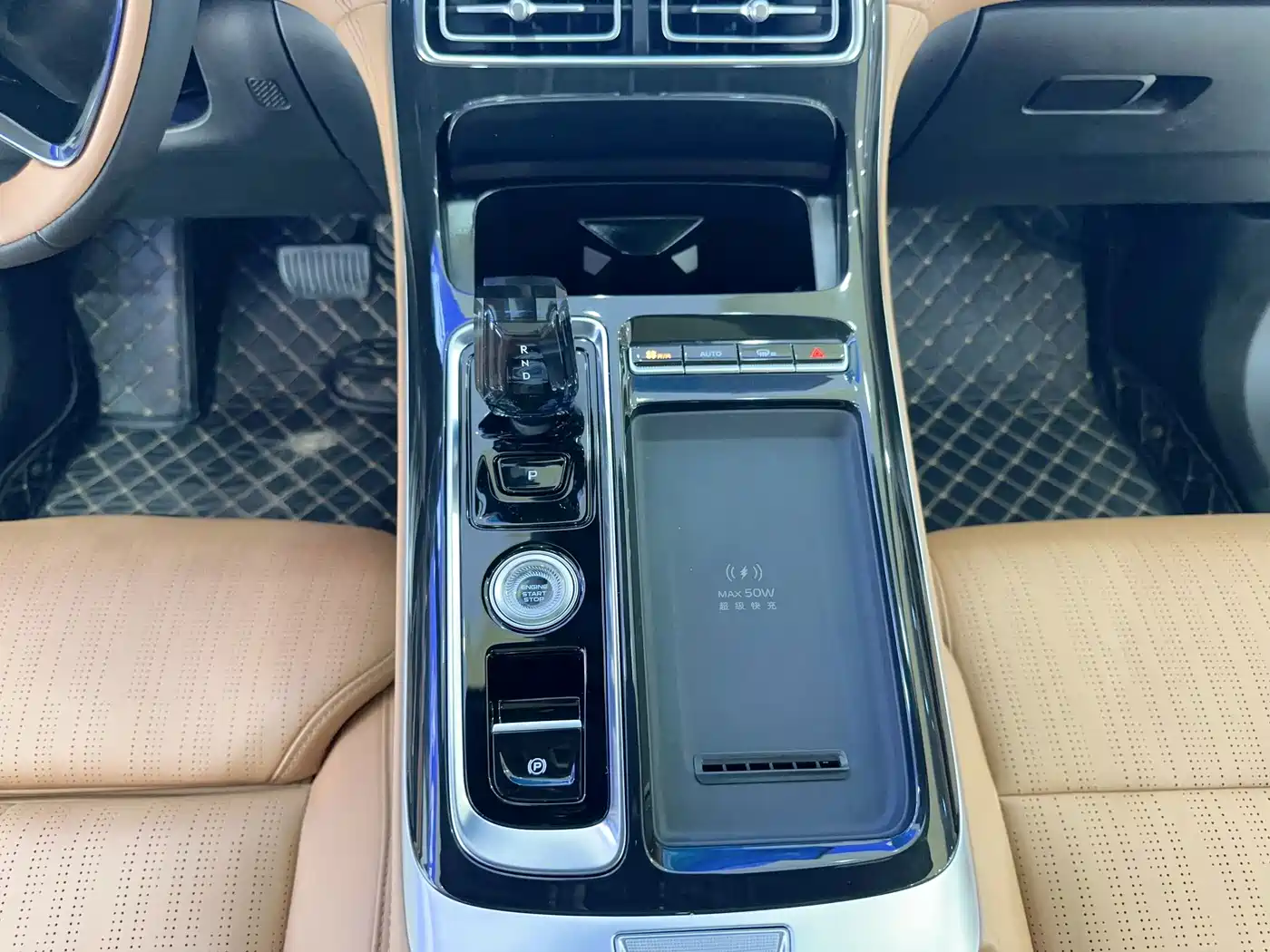 Фото 21 - Geely Boyue L