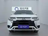 Photo 2 - Mitsubishi Outlander