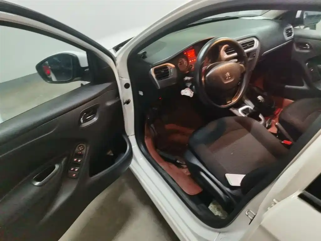 Photo 16 - Peugeot 301