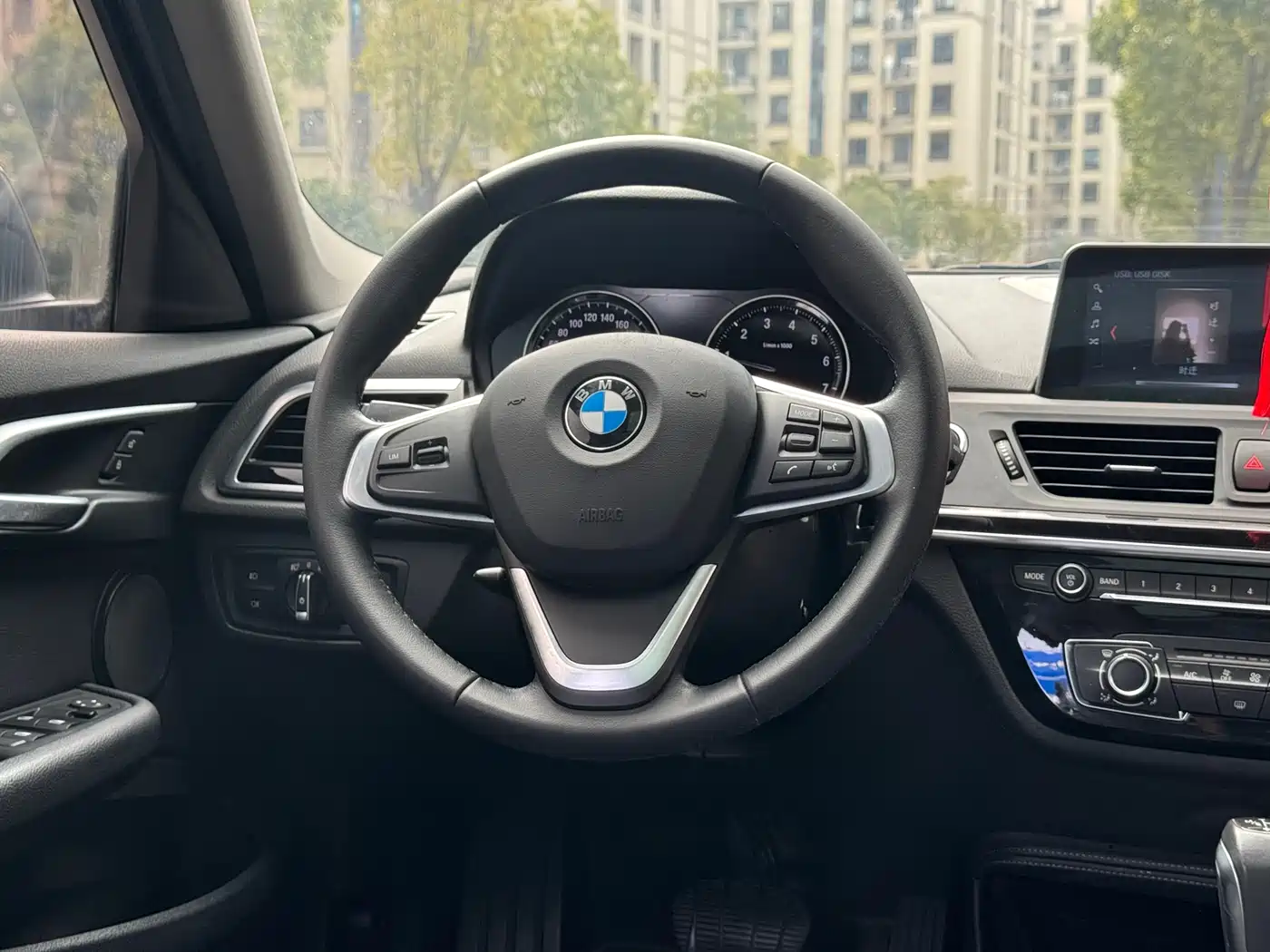 BMW 1 Series 2018 118i Sport Edition фото 7