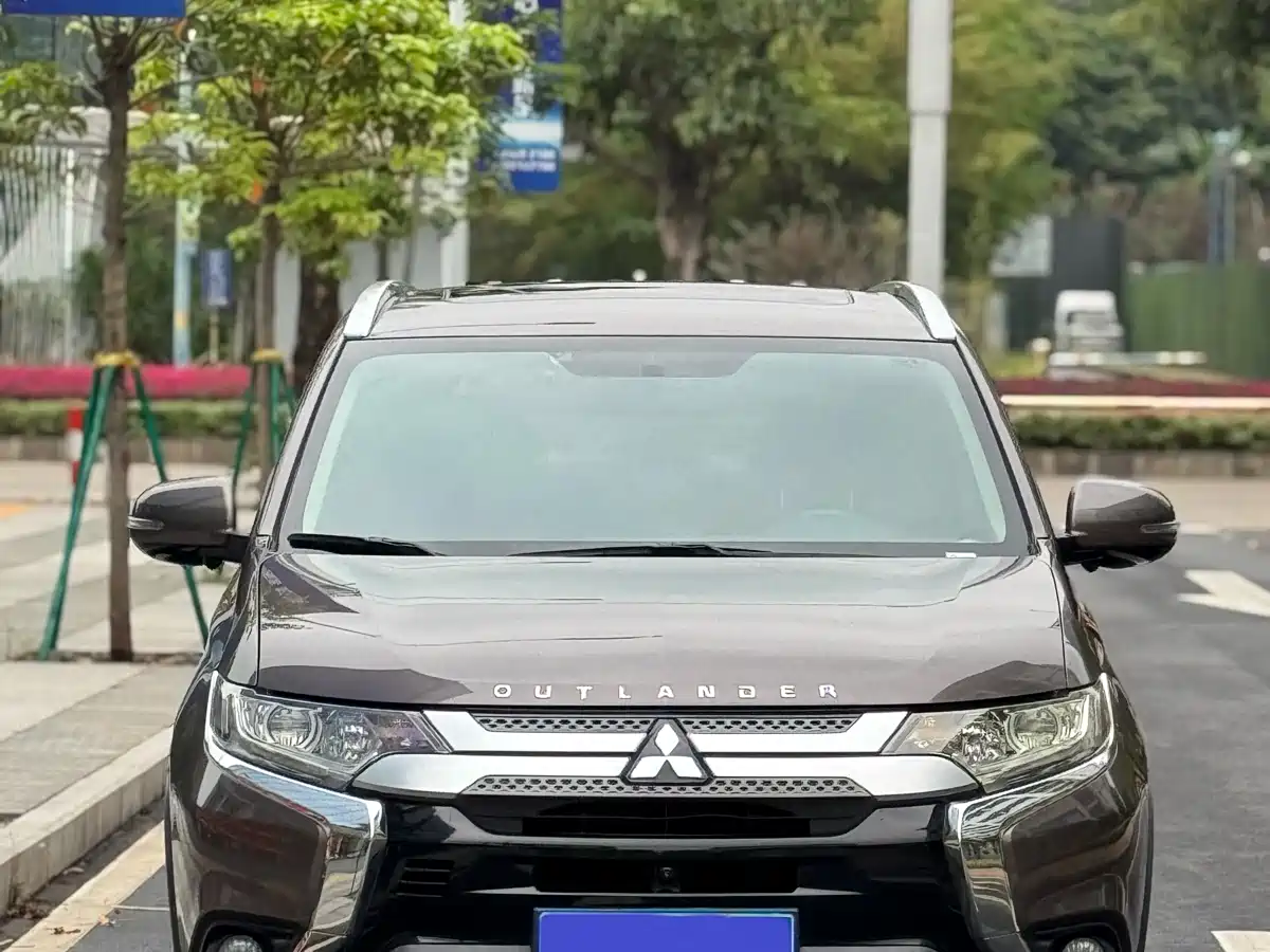 MITSUBISHI OUTLANDER