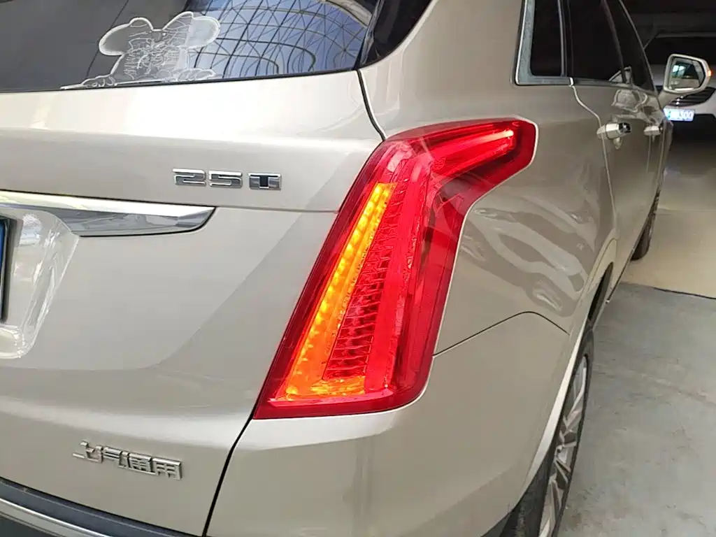Cadillac XT5 2017 2016 25T Luxury Model