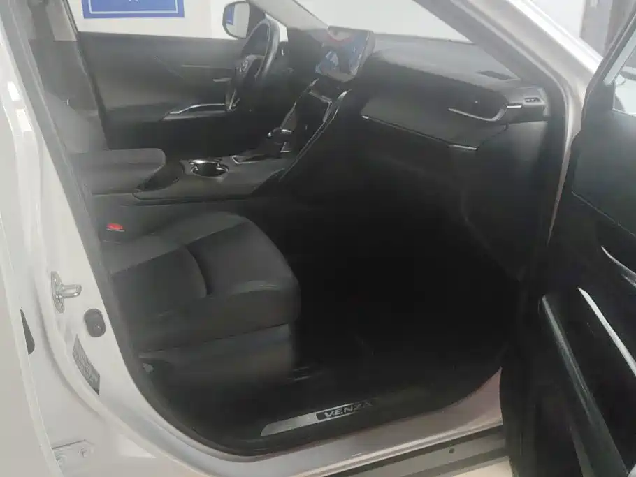 Toyota Venza 2024 2023 2.0L CVT FWD Premium