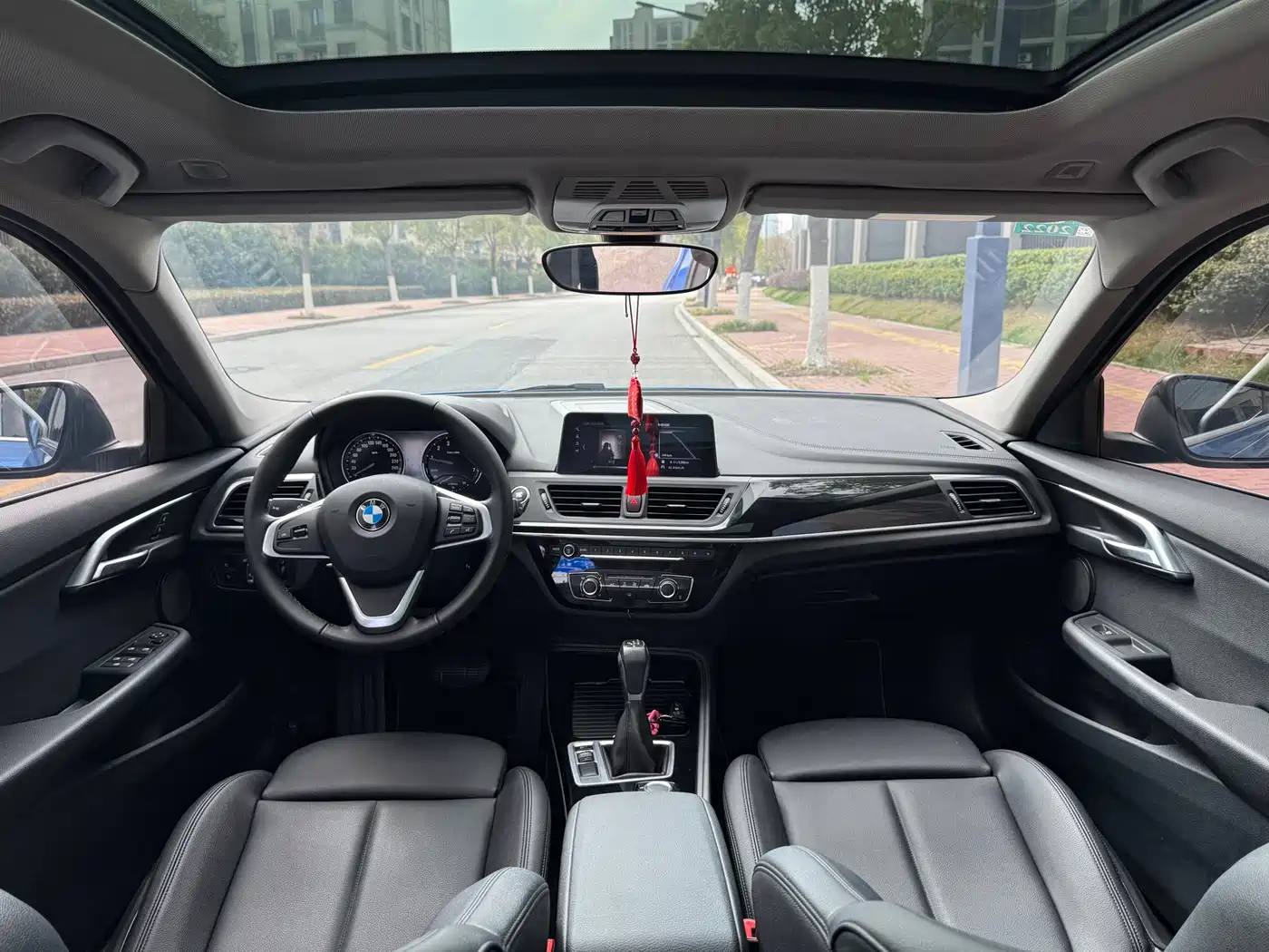 BMW 1 Series 2018 118i Sport Edition фото 5
