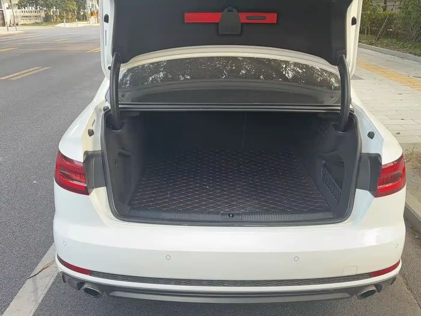 Фото 9 - Audi A4L