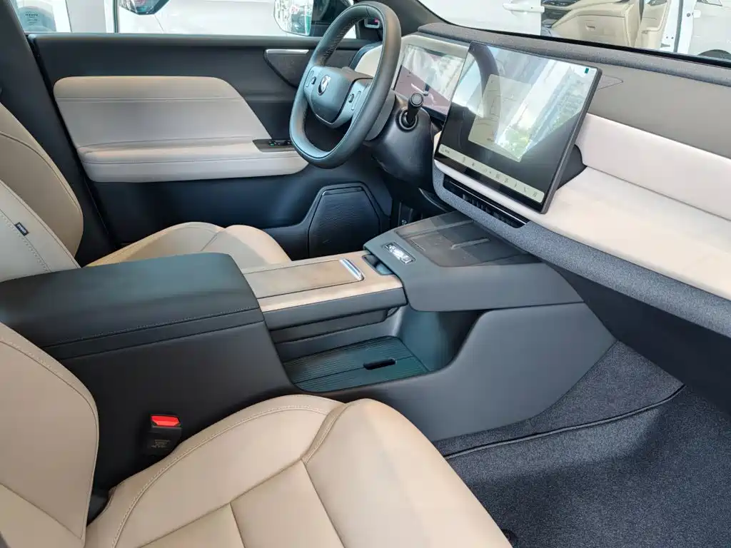 Volvo XC70 Plug-in Hybrid 2026 2025 Standard