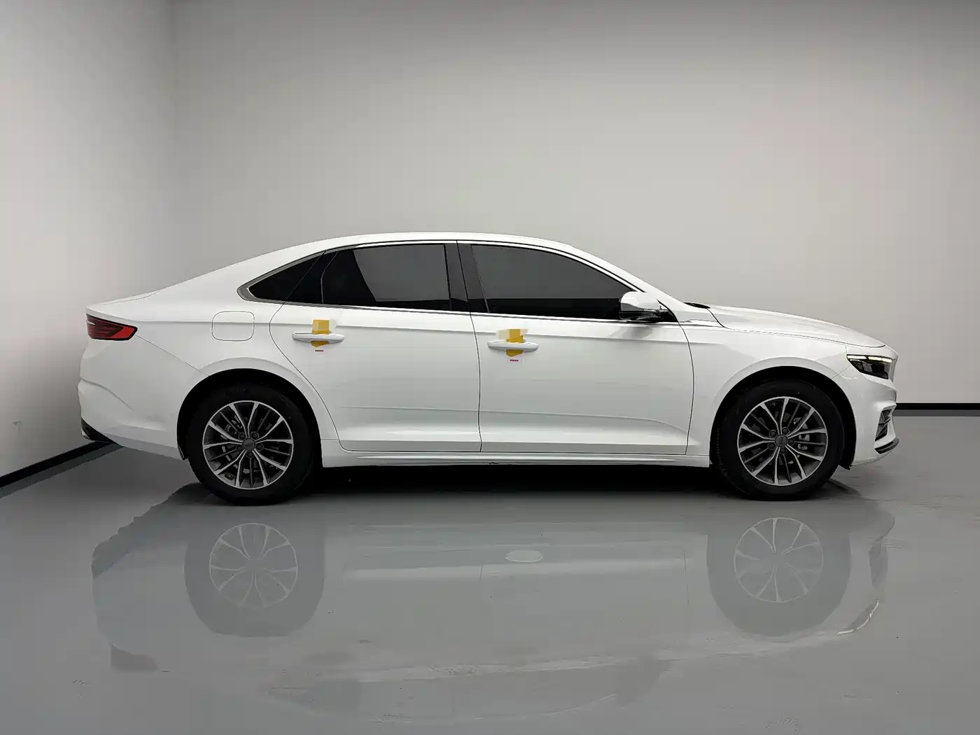 Фото 8 - Geely Preface