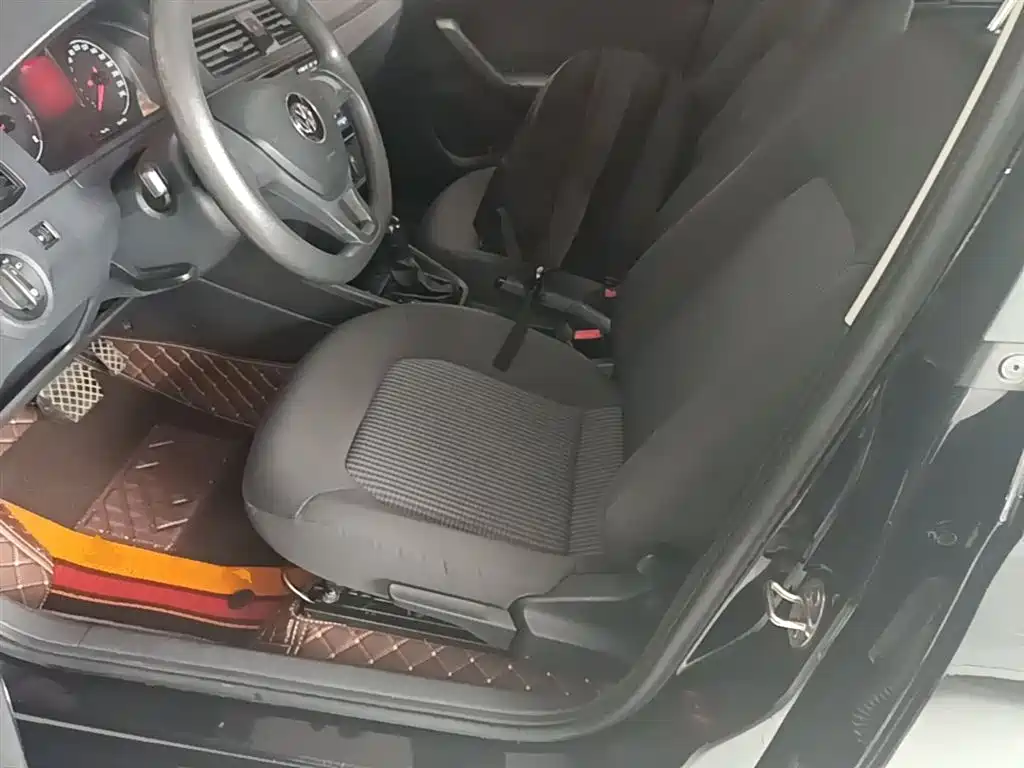VOLKSWAGEN SANTANA