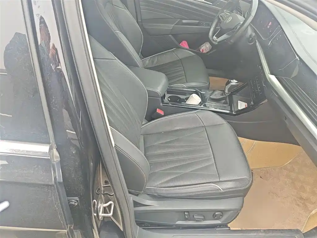 Volkswagen Passat 2022 330TSI Luxury Edition фото 25