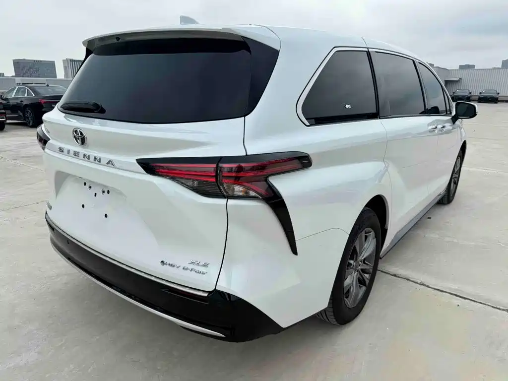 Фото 6 - Toyota Sienna