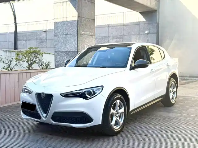  Alfa Romeo Stelvio 2017 2.0T 200HP Elite