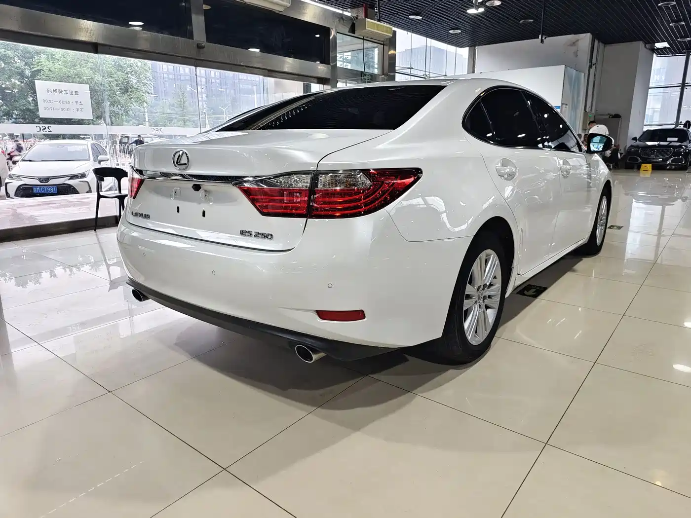 Фото 5 - Lexus ES