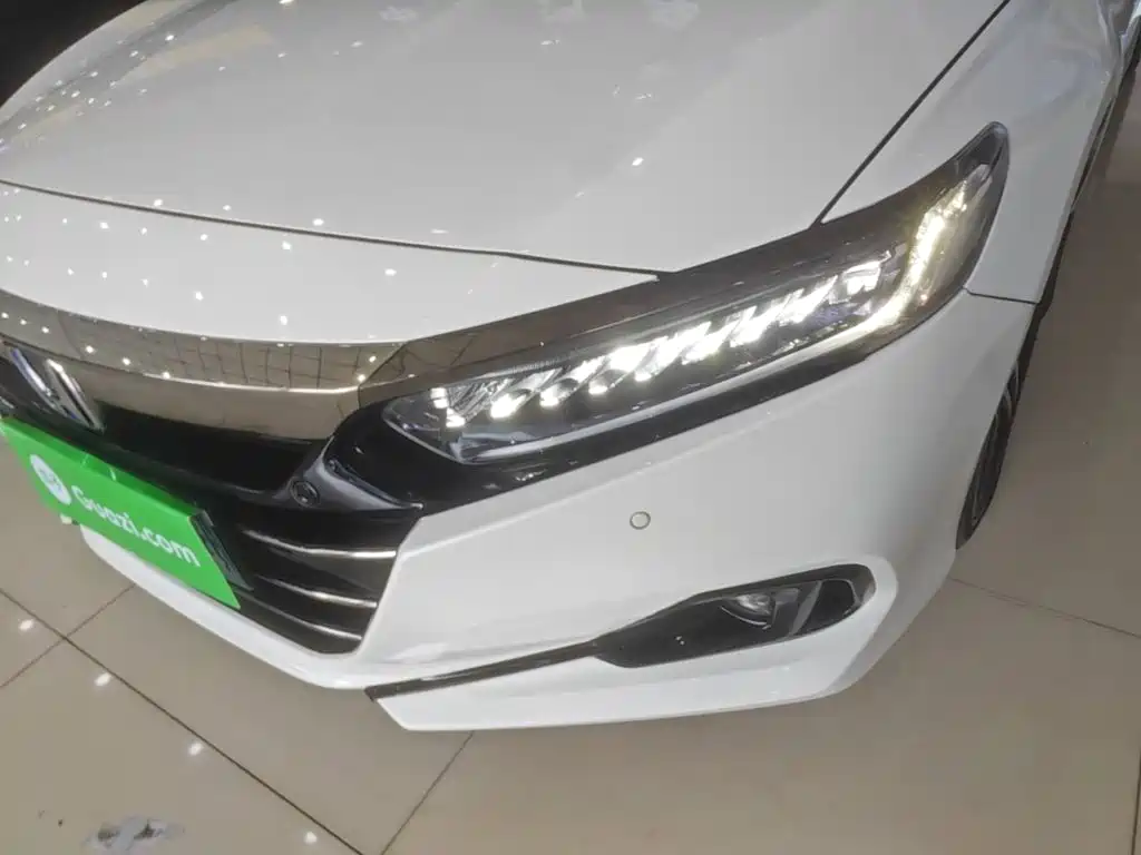 Фото 24 - Honda Accord