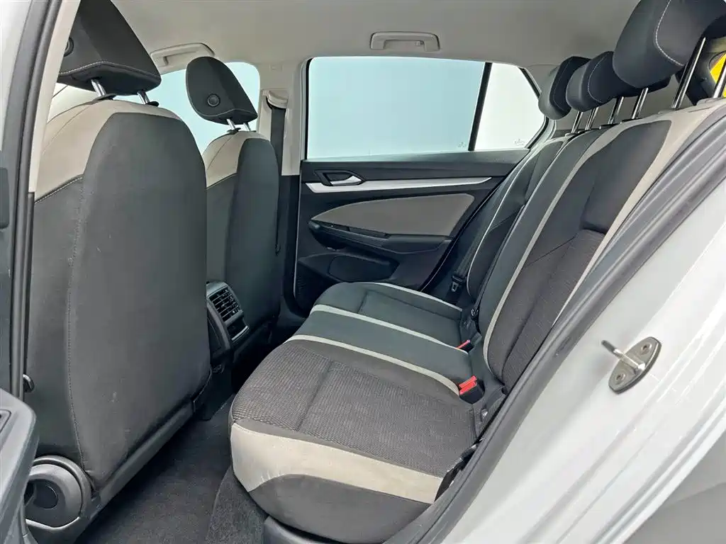 Volkswagen Golf 2023 Model 200TSI DSG фото 15
