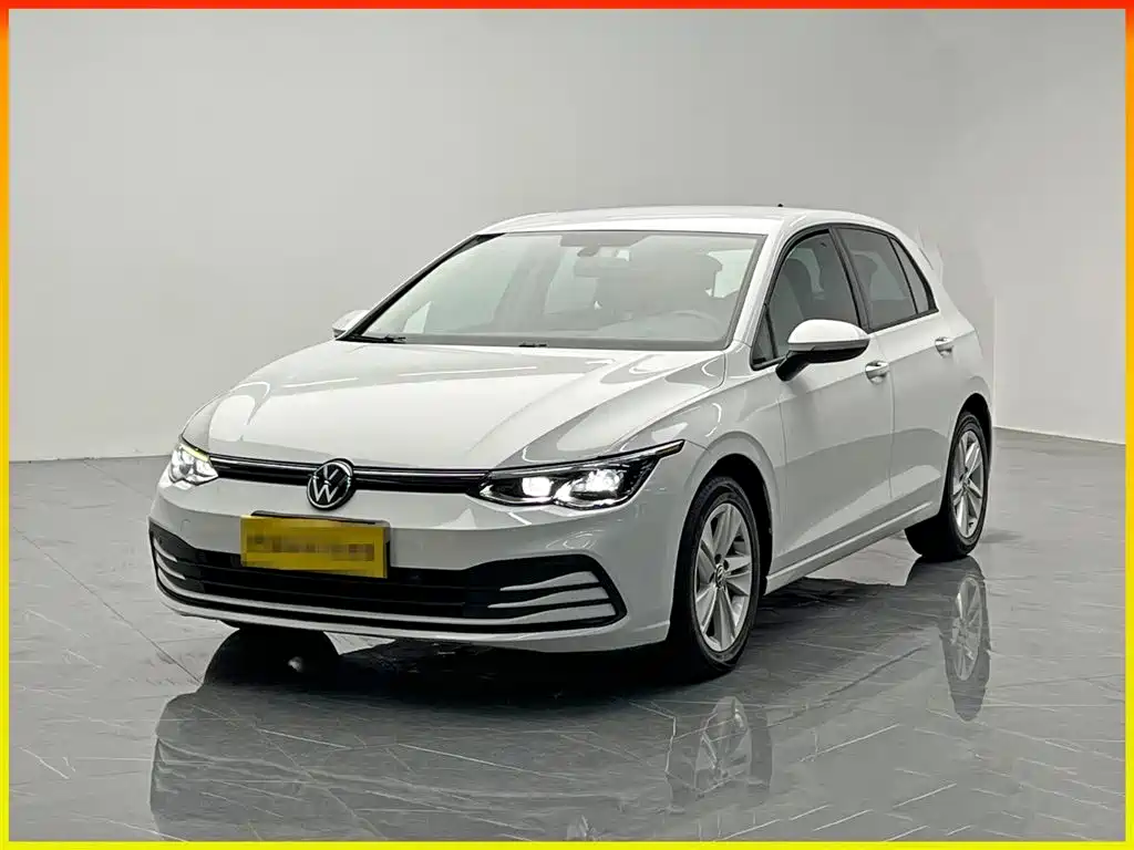 Volkswagen Golf 2023 Model 200TSI DSG