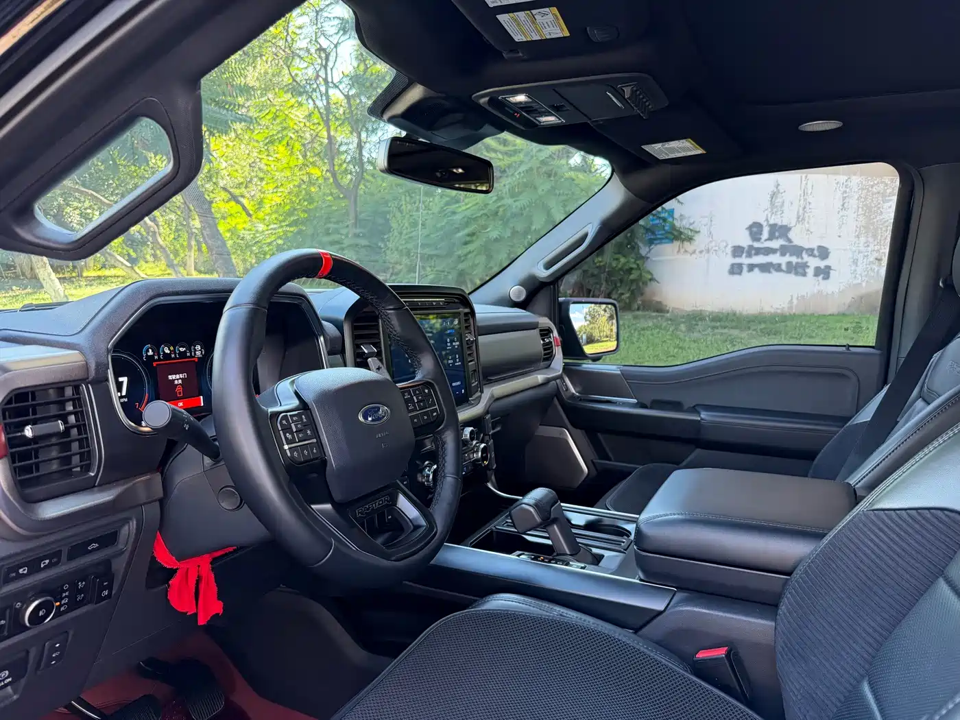 Photo 6 - Ford F-150 Raptor
