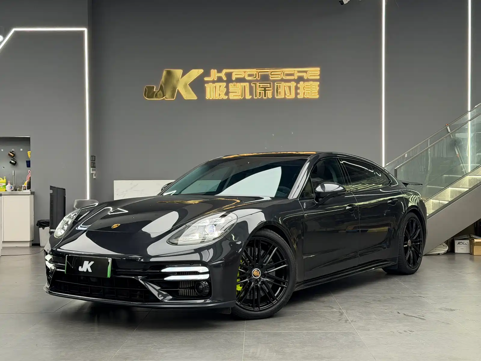 Photo 1 - Porsche Panamera New Energy