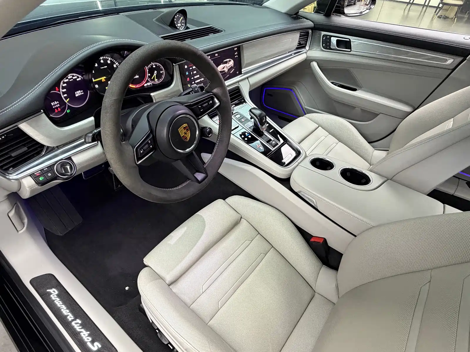 Photo 8 - Porsche Panamera New Energy